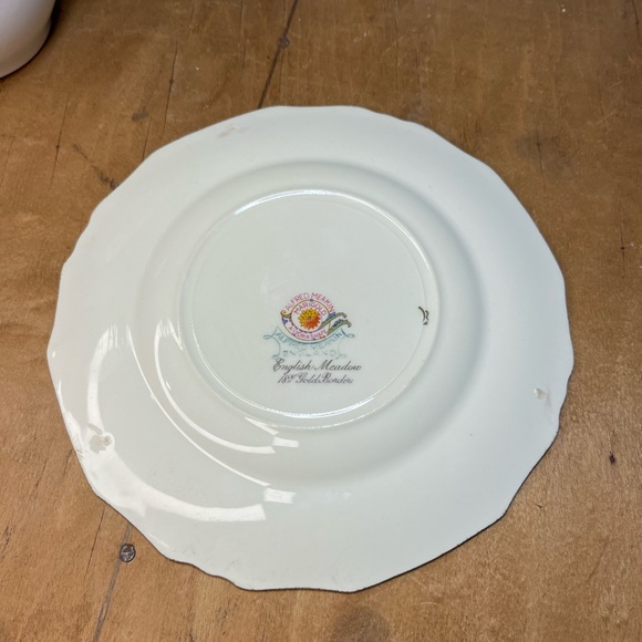 Alfred Meakin English Meadow 6.5” Plate Made in England, 18 Karat Gold Border - Picture 4 of 5